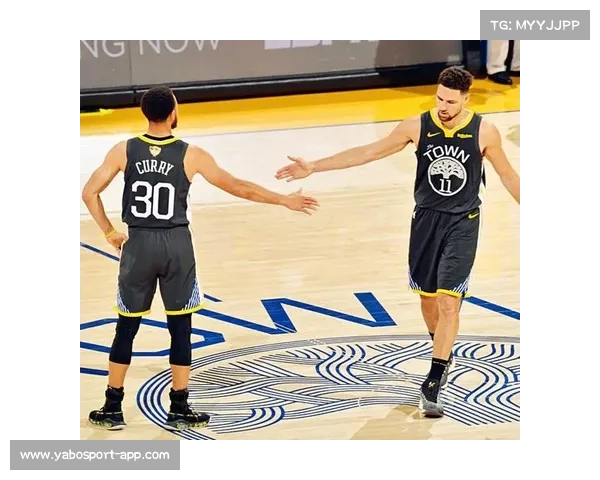 库里上演帽子戏法赛后泪洒赛场深情感谢教练倾力指导助力成长